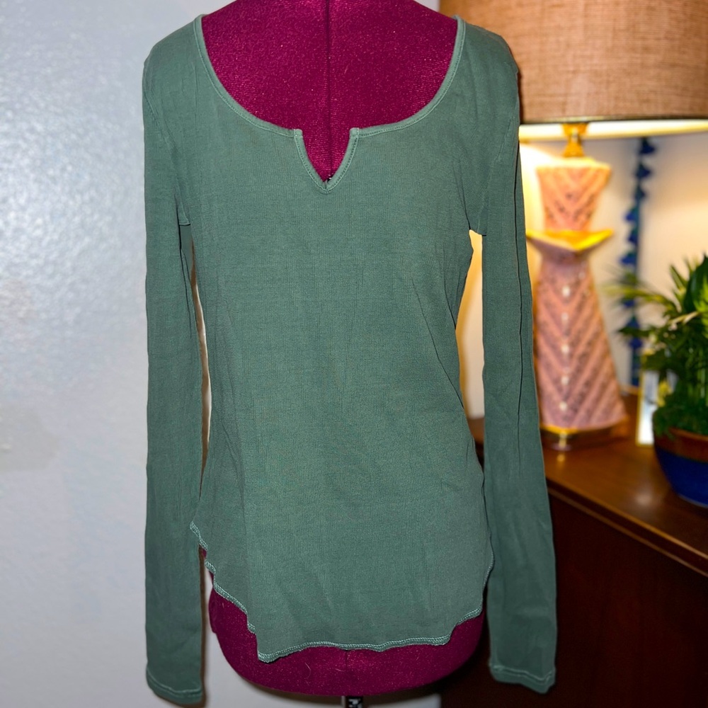 olive green ribbed long sleeve shirt w v cut out